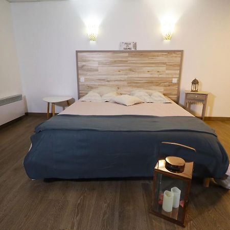 Centre De Bien-Etre Et Ses Chambres D'Hote Villeneuve-de-Rivière Dış mekan fotoğraf