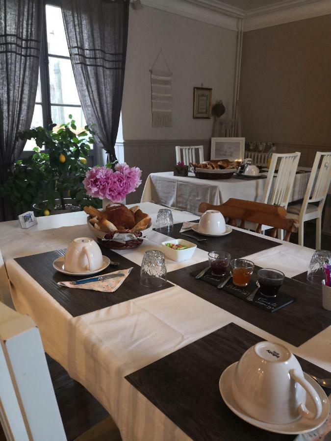 Centre De Bien-Etre Et Ses Chambres D'Hote Villeneuve-de-Rivière Dış mekan fotoğraf